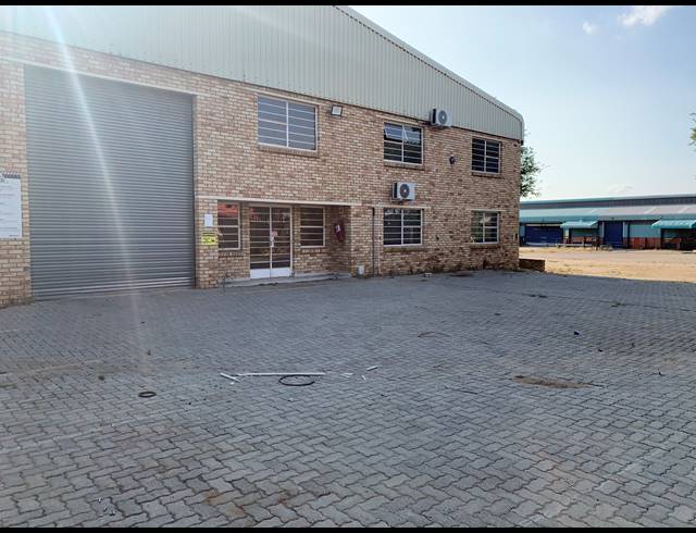 2,990M² WAREHOUSE TO LET IN KYA SANDS